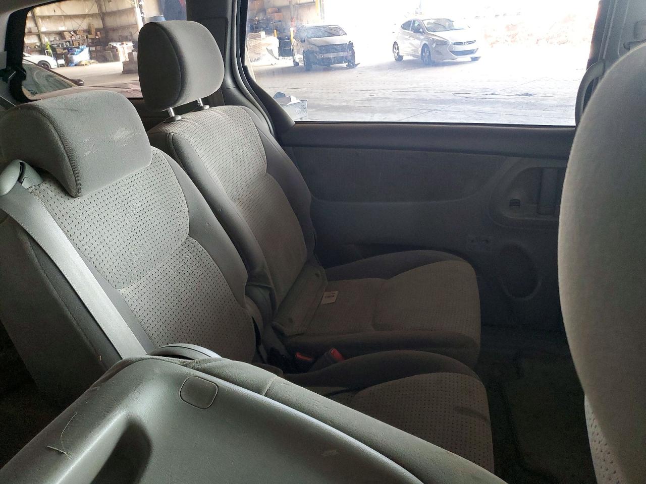 Toyota Sienna Le 8-passenger