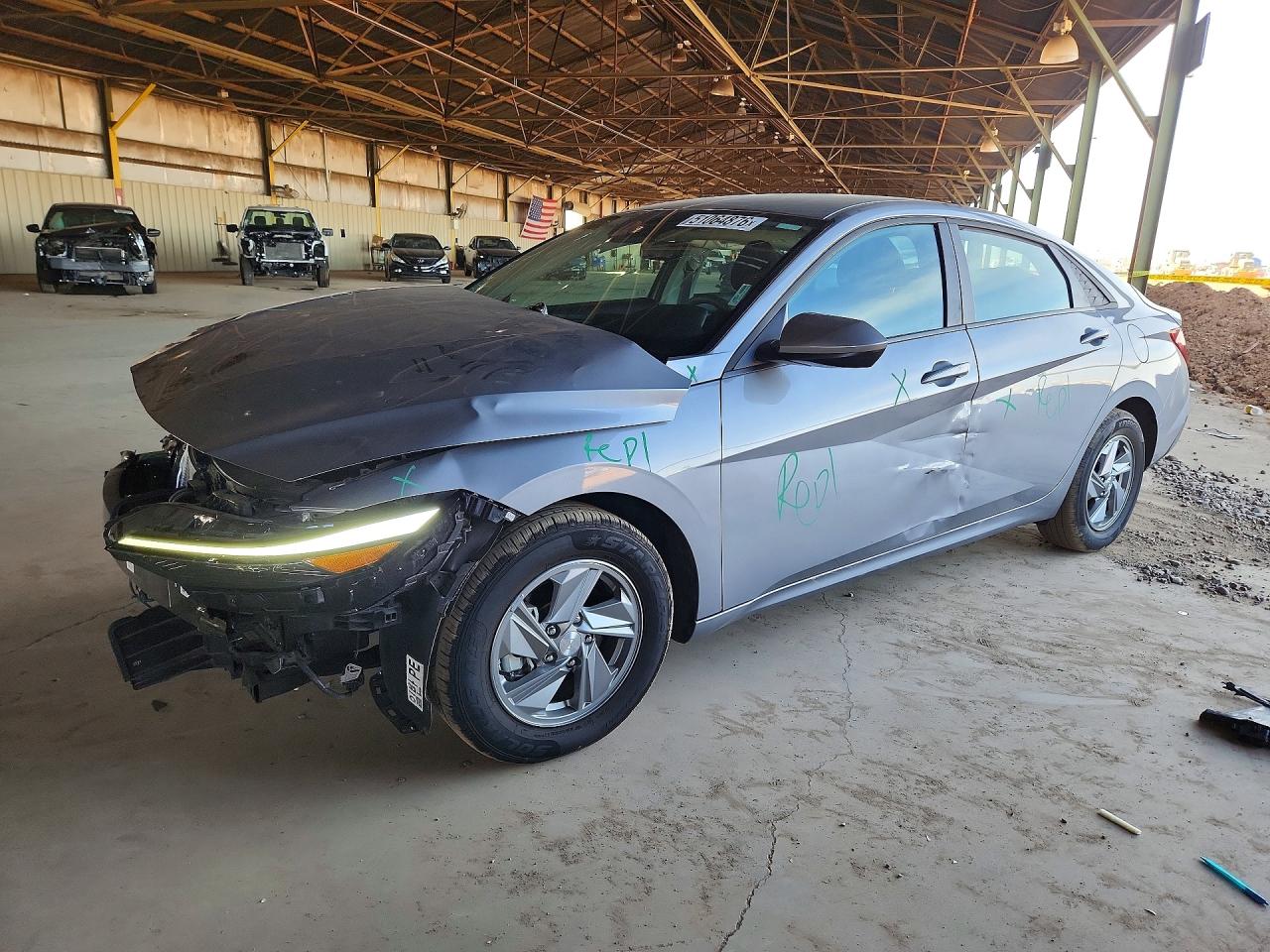 Salvage Hyundai ELANTRA Image