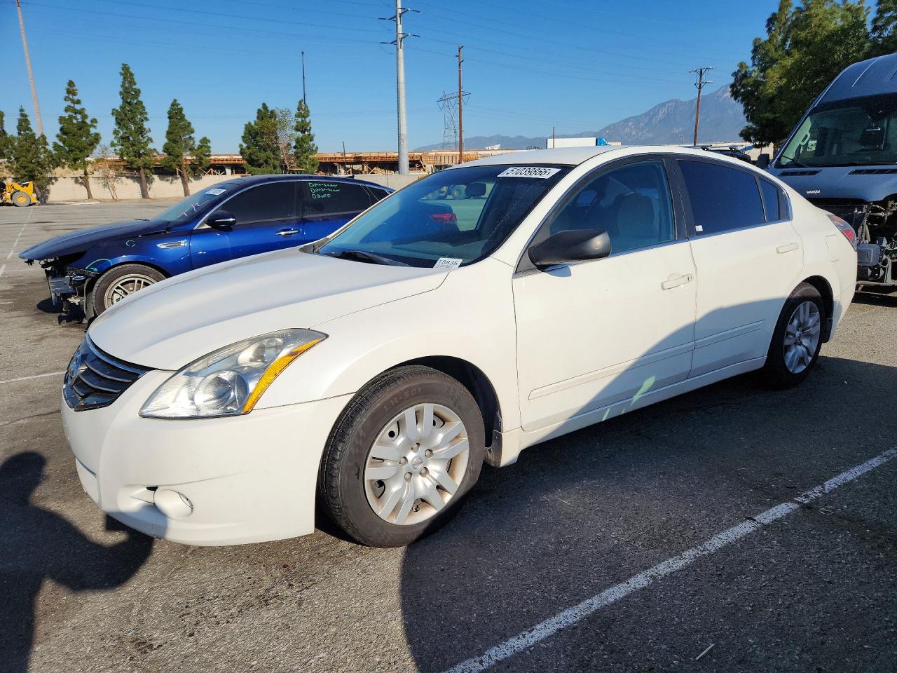 Salvage Nissan Altima Image