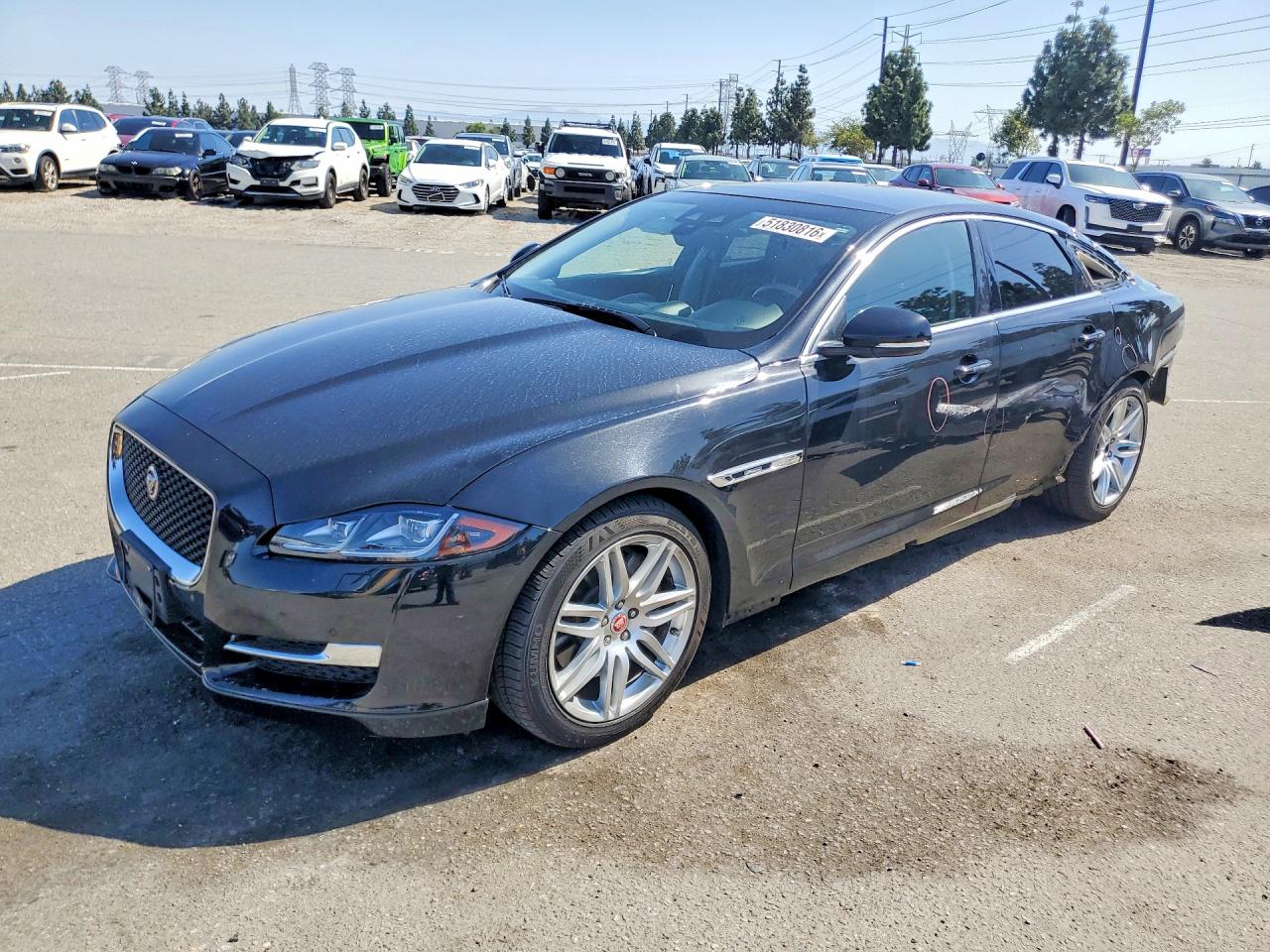 Salvage Jaguar XJ Image