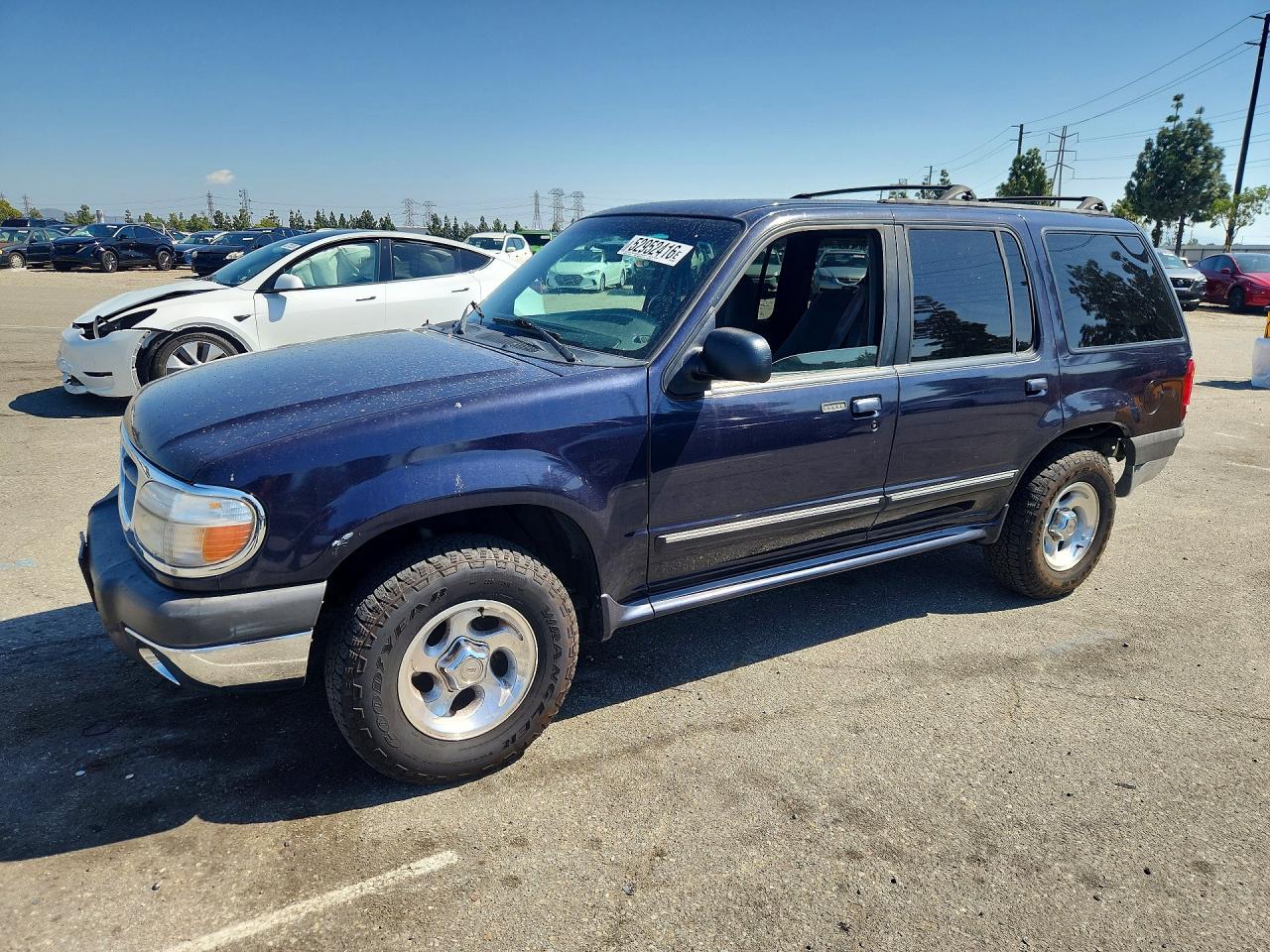 Salvage Ford Explorer Image