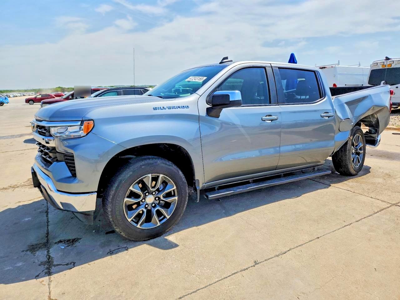Salvage Chevrolet Silverado Image