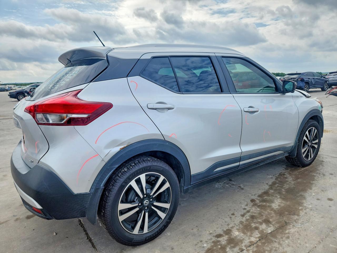 Nissan Kicks Sr