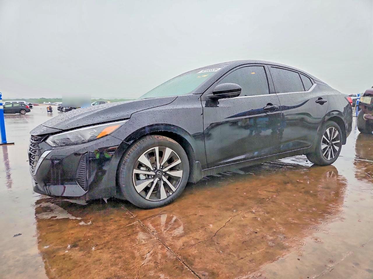 Salvage Nissan Sentra Image