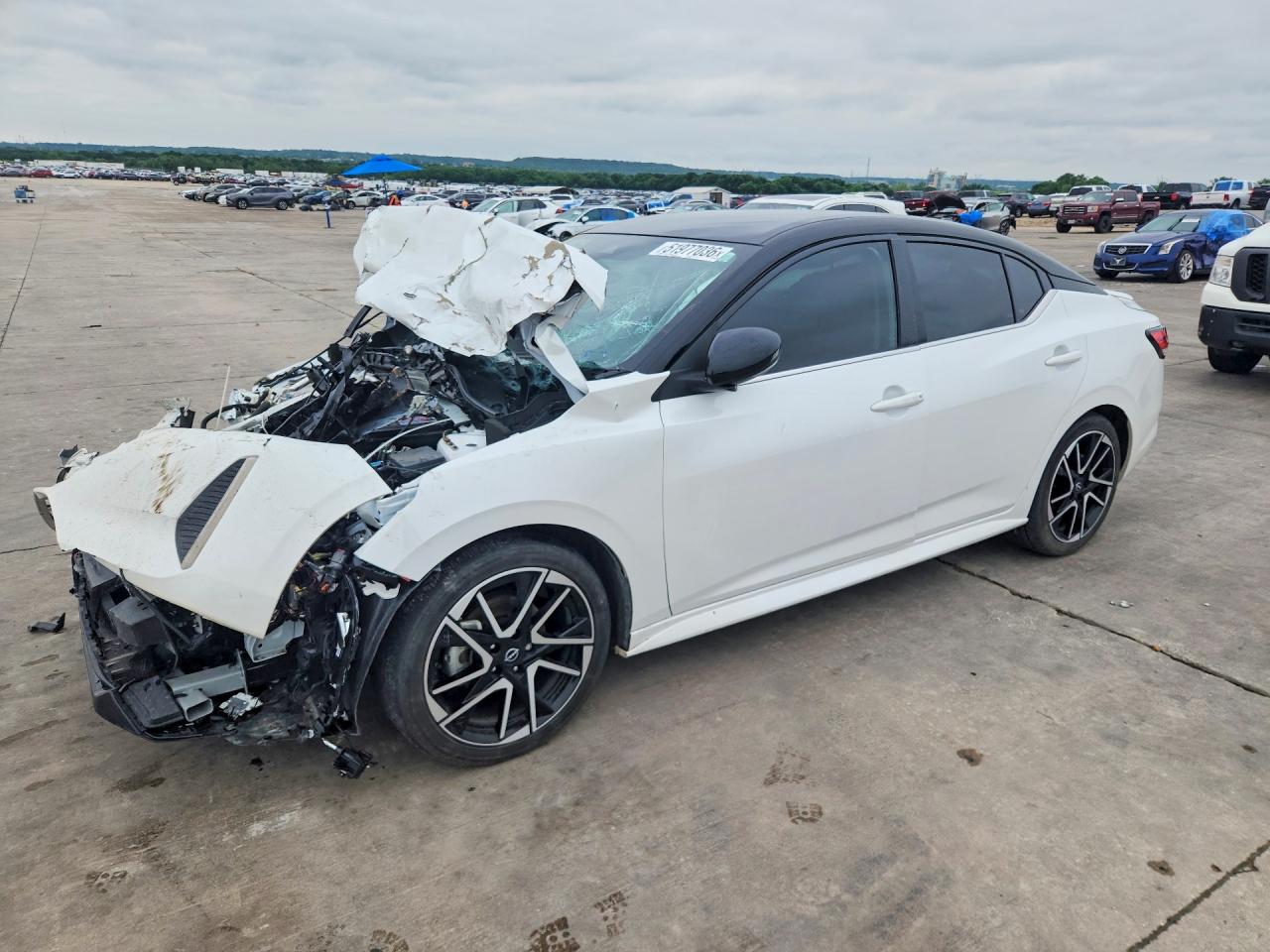 Salvage Nissan Sentra Image