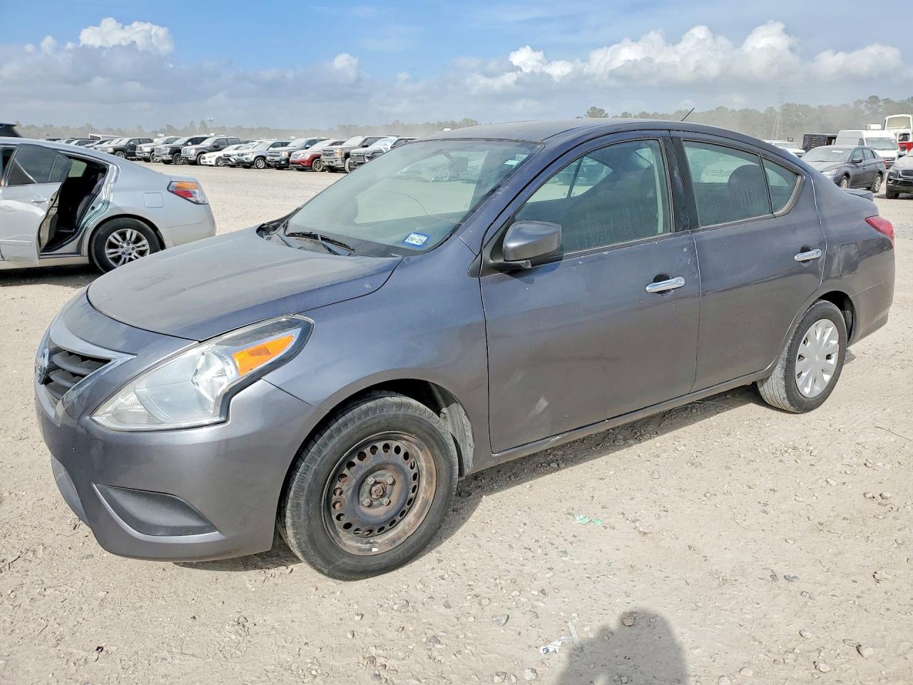 Salvage Nissan Versa Image