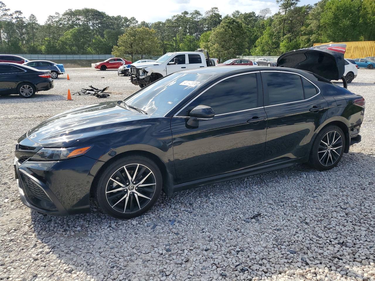 Salvage Toyota Camry Image