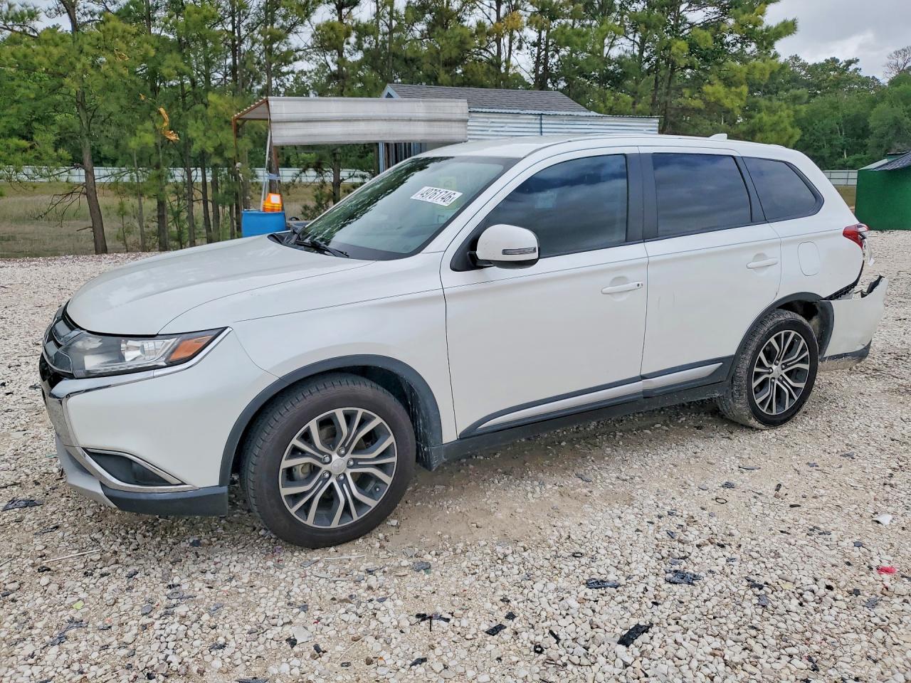 Salvage Mitsubishi Outlander Image