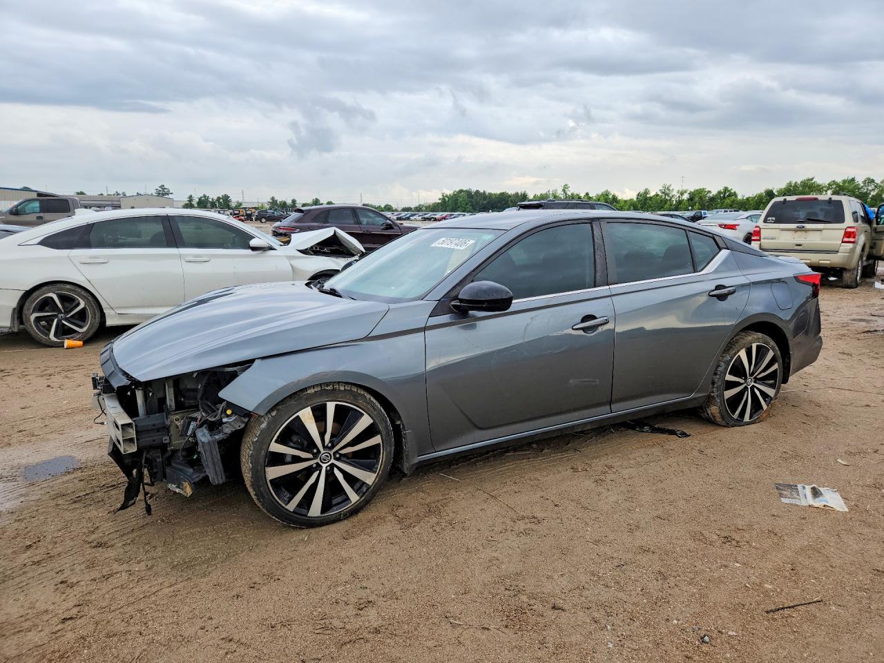 Salvage Nissan Altima Image