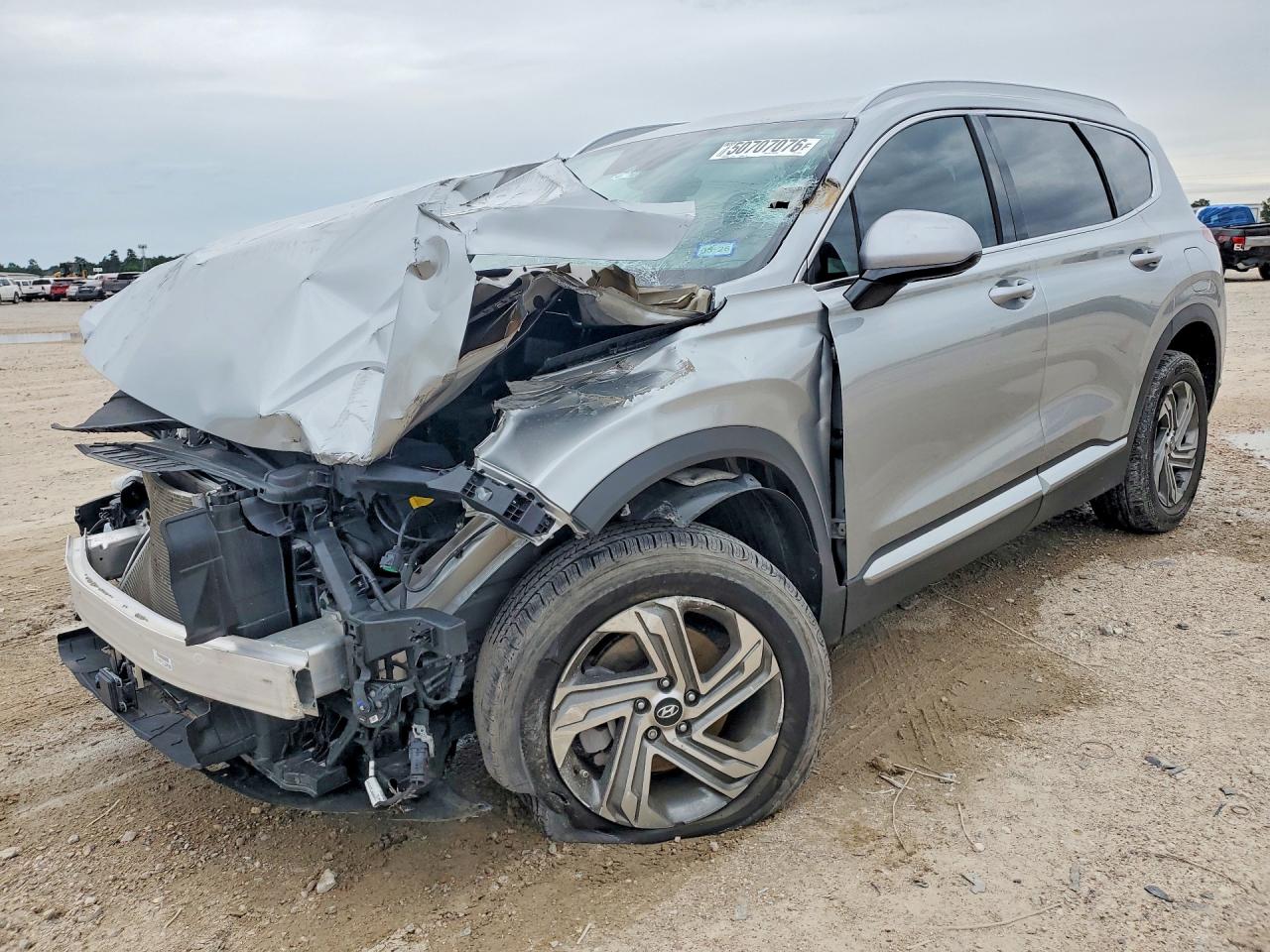 Salvage Hyundai SANTA FE Image