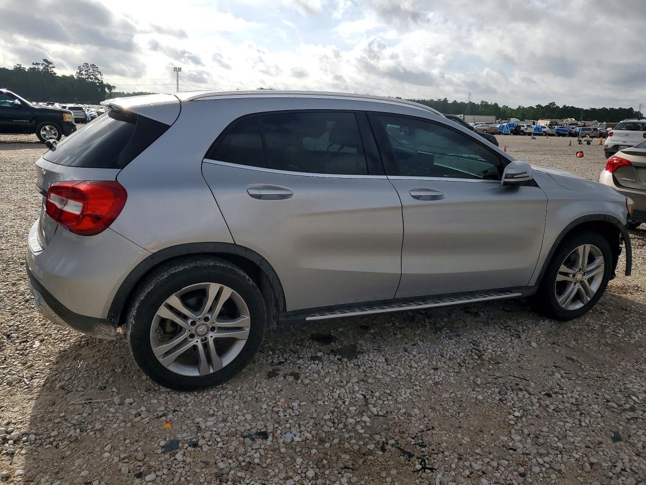 Mercedes-Benz GLA 250