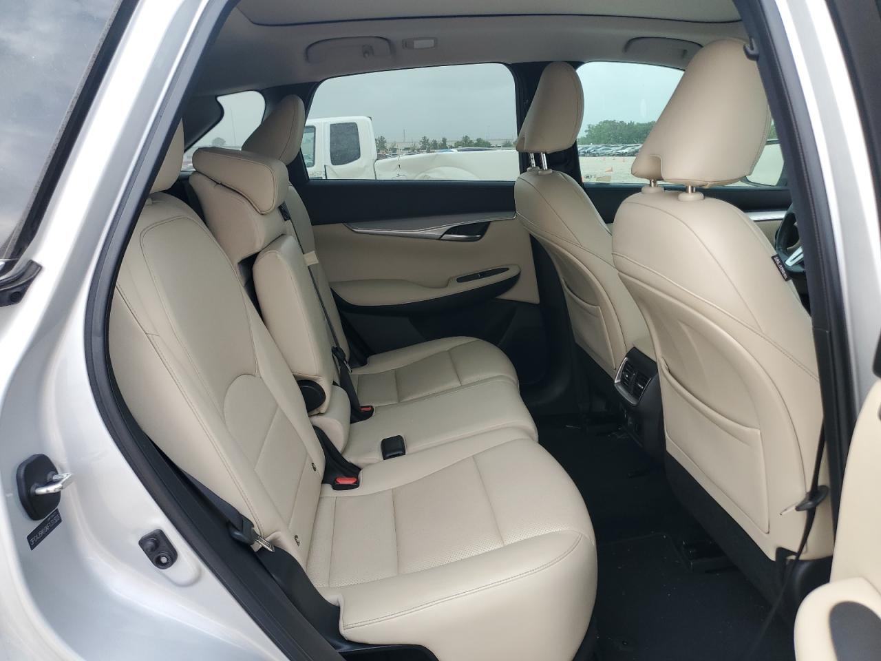 INFINITI Qx Essential