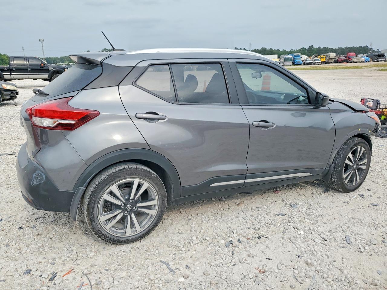 Nissan Kicks Sr