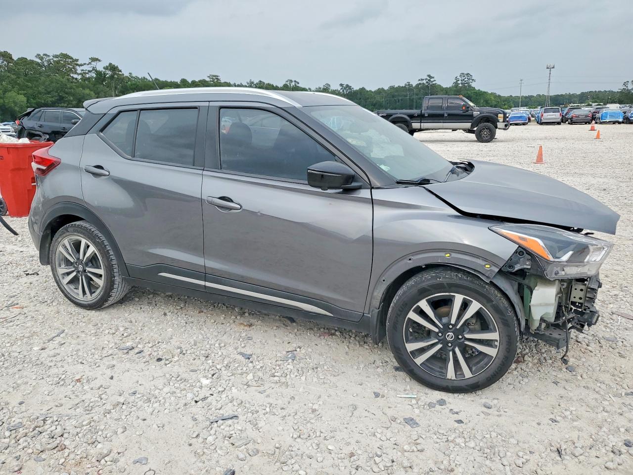 Nissan Kicks Sr