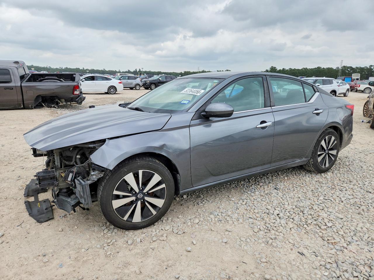 Salvage Nissan Altima Image