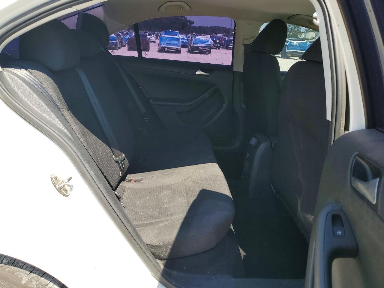 Volkswagen Jetta Base