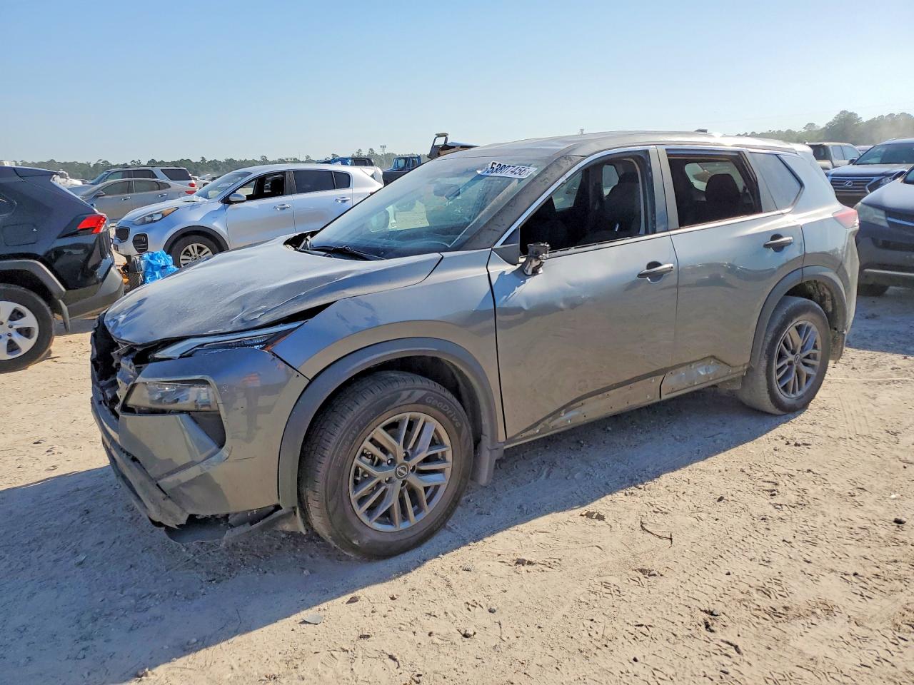 Salvage Nissan Rogue Image