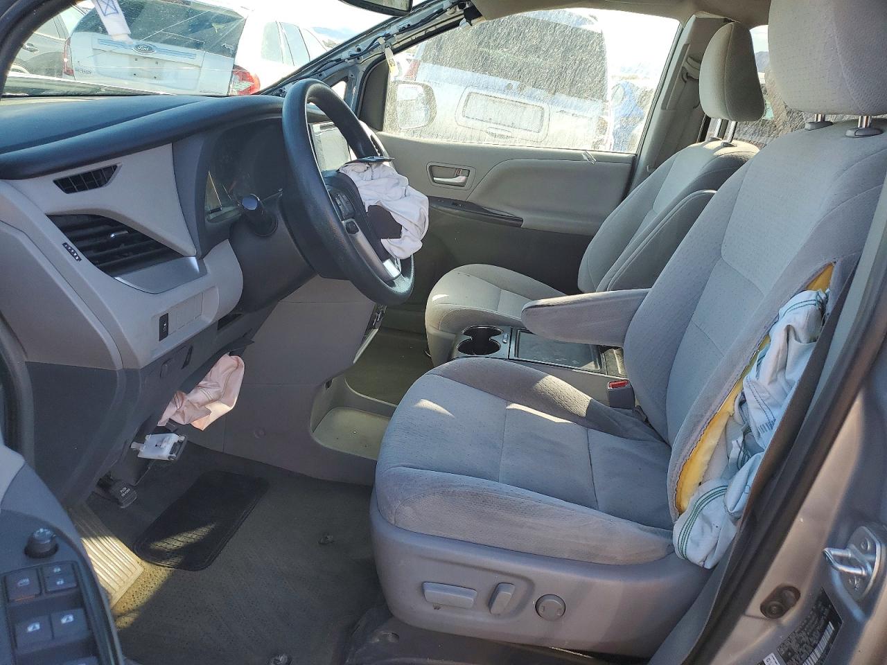 Toyota Sienna Le