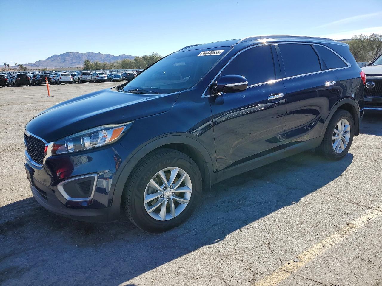 Salvage Kia Sorento Image
