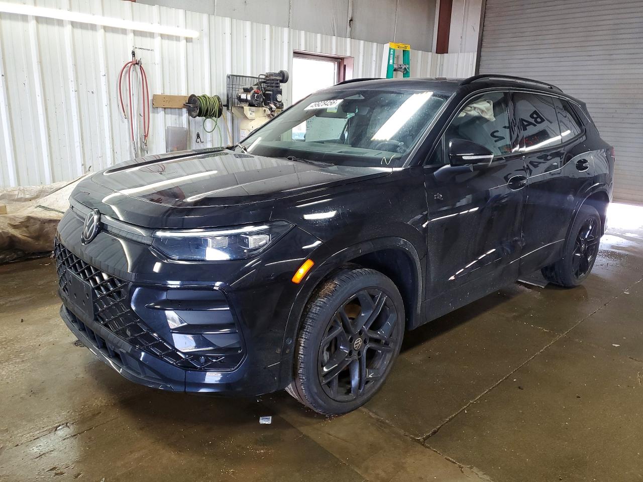 Salvage Volkswagen Tiguan Image