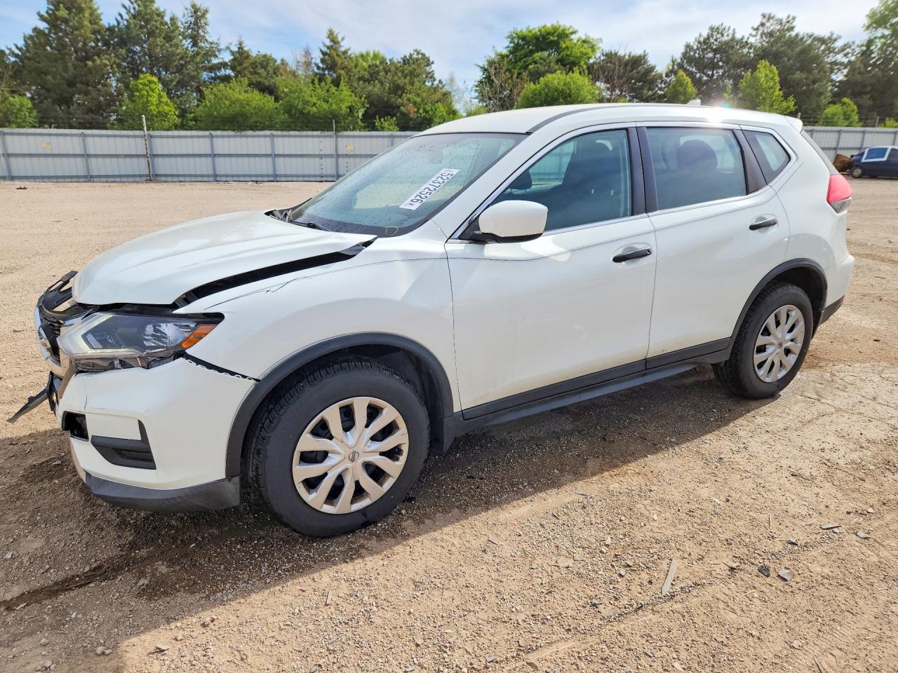 Salvage Nissan Rogue Image