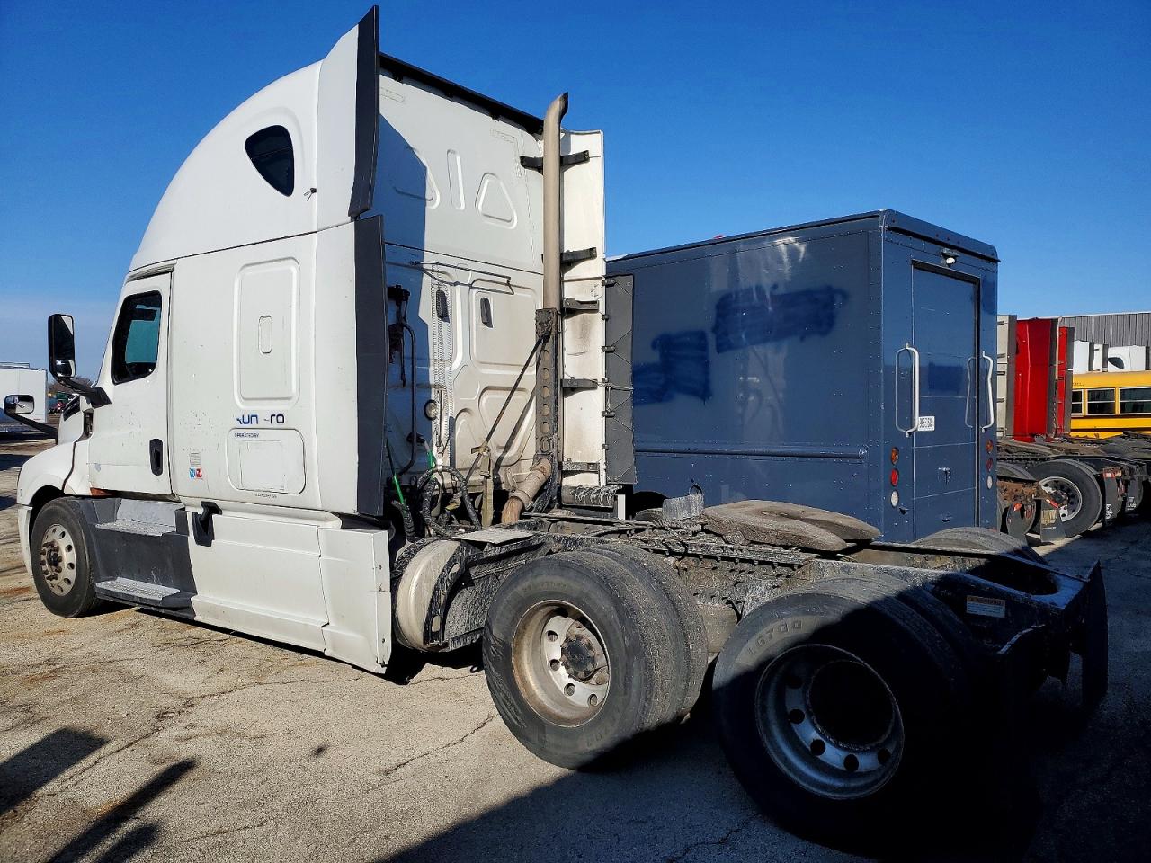 Freigliner Cascadia 126