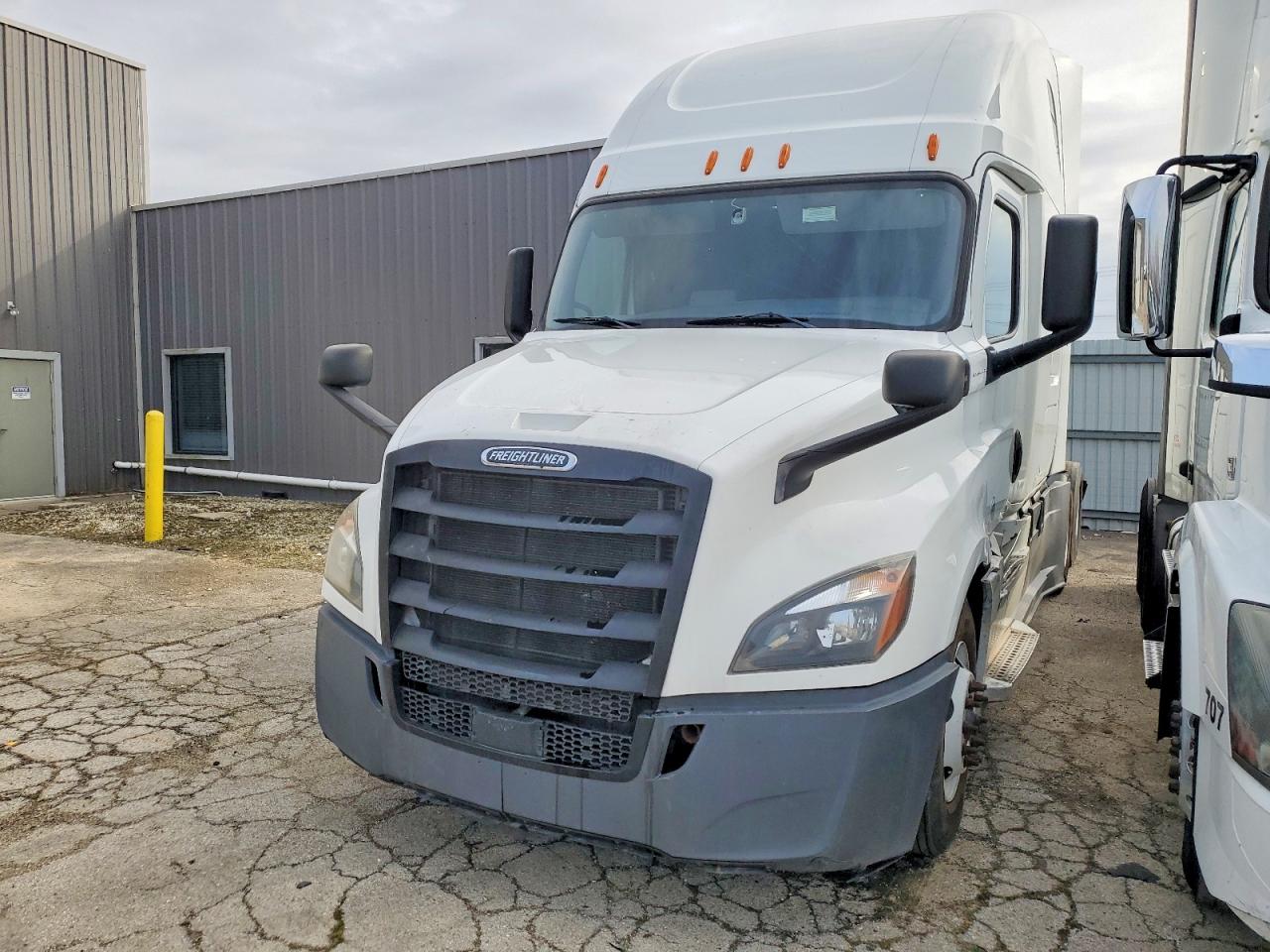 Freigliner Cascadia 126