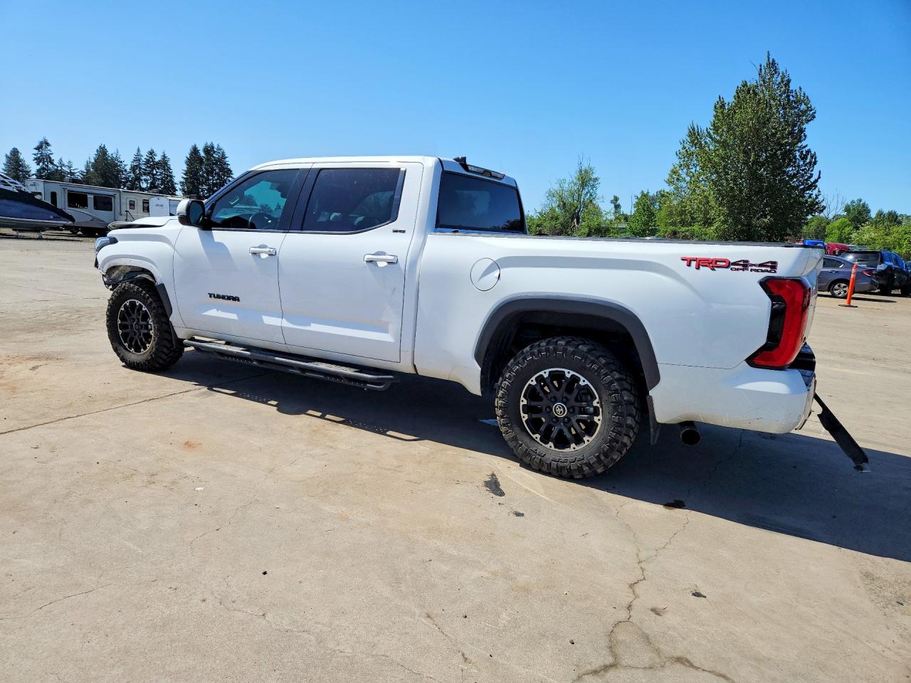 Toyota Tundra Crewmax Sr5