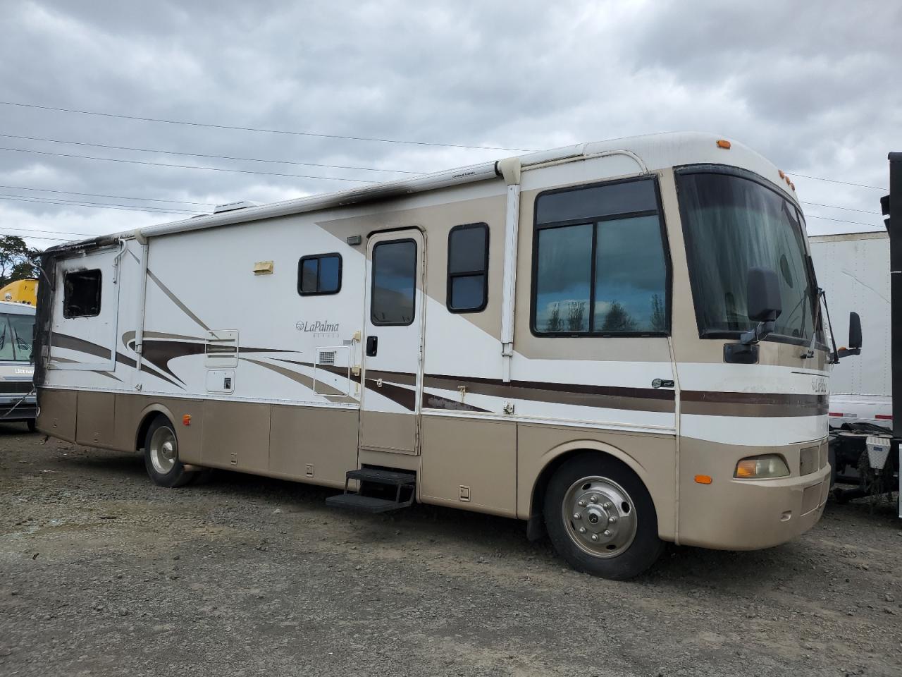 Salvage Workhorse Custom Chassis Motorhome Image