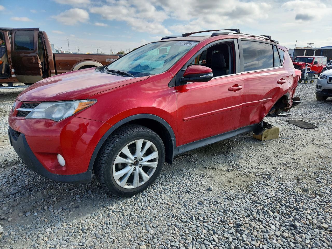 Salvage Toyota RAV4 Image