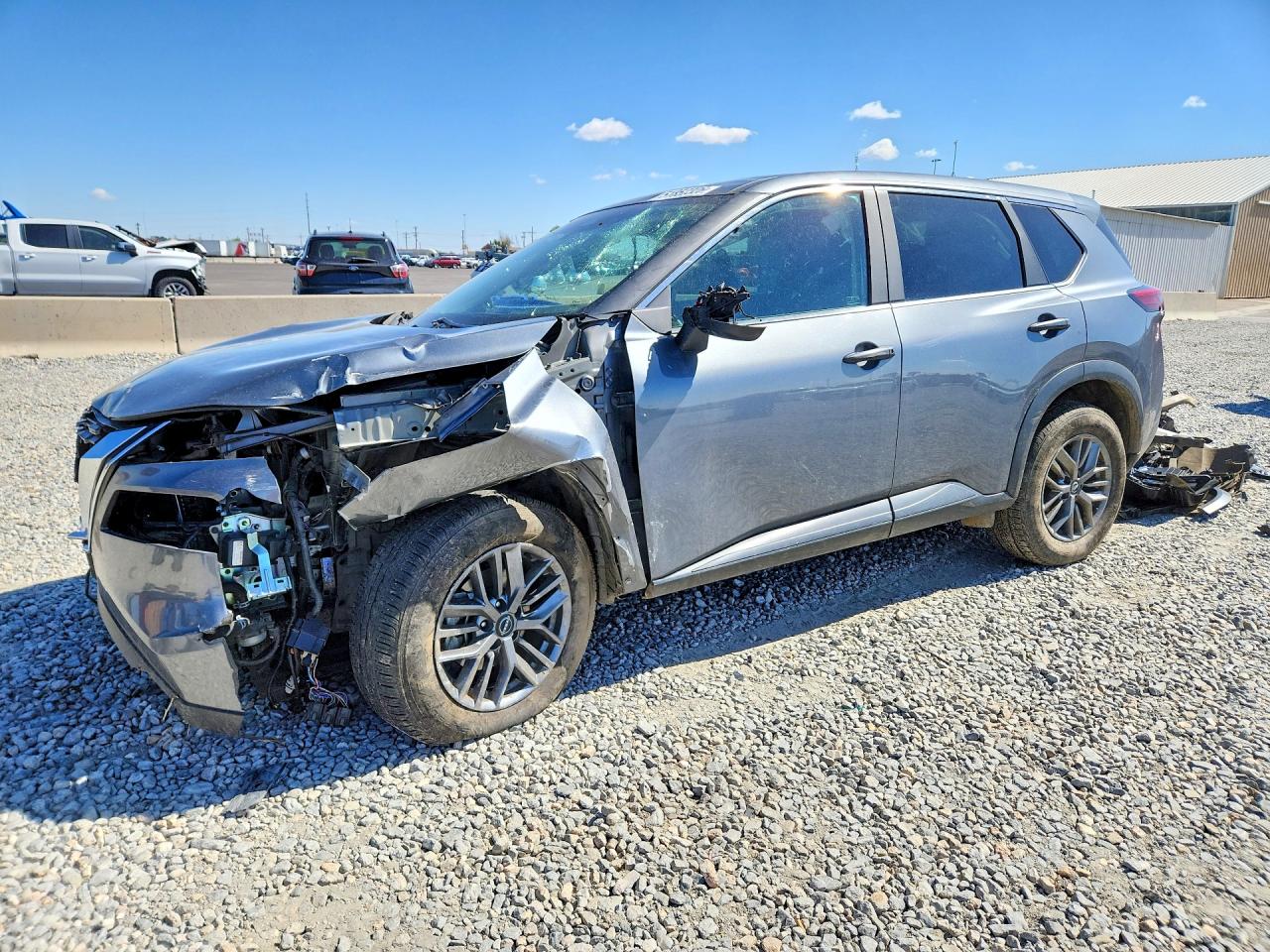 Salvage Nissan Rogue Image