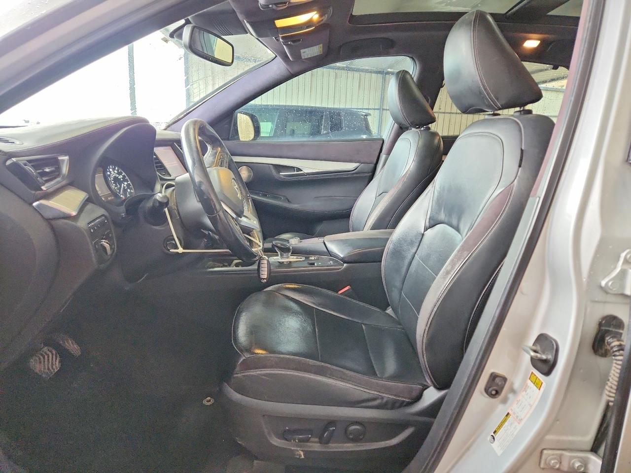 INFINITI Qx Essential