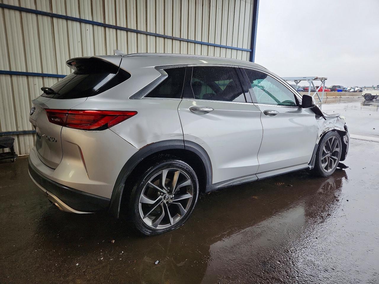INFINITI Qx Essential