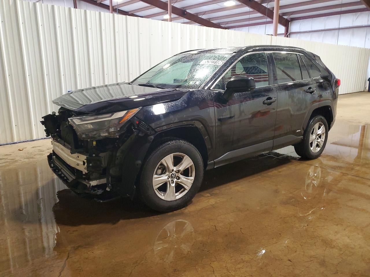 Salvage Toyota RAV4 Image
