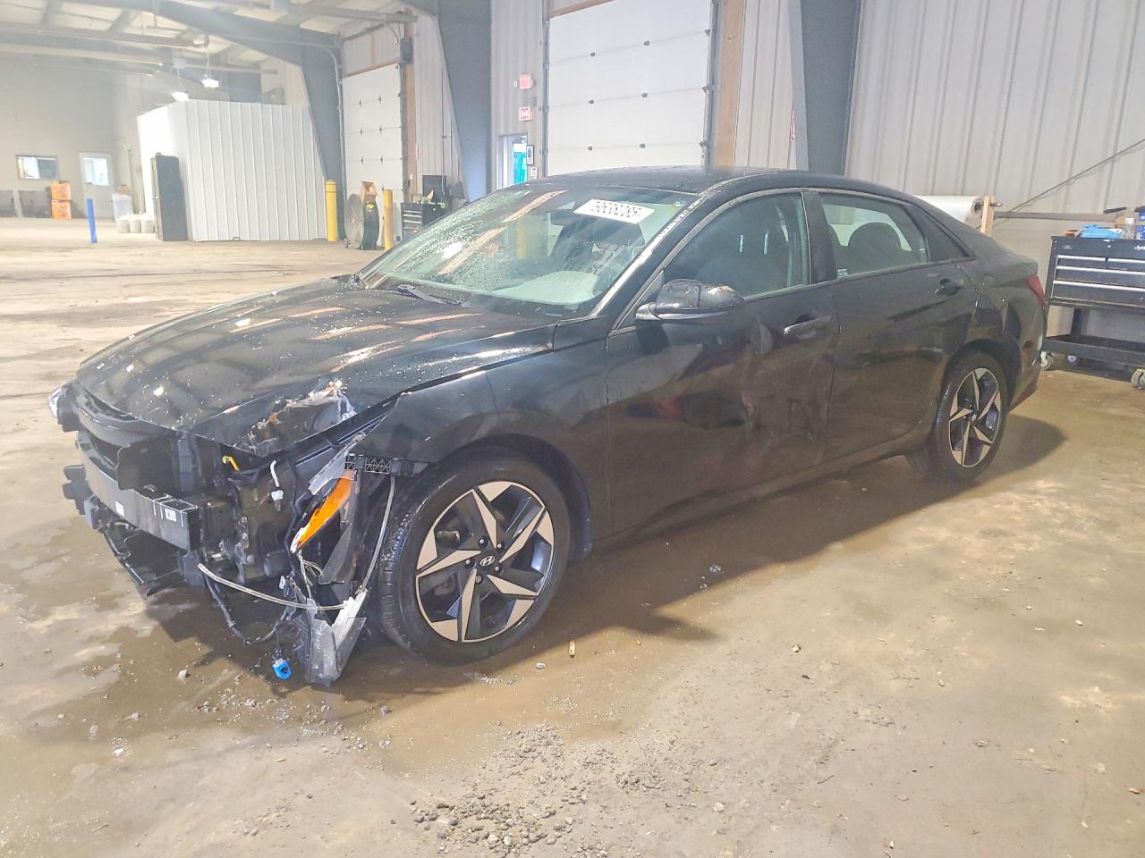 Salvage Hyundai ELANTRA Image