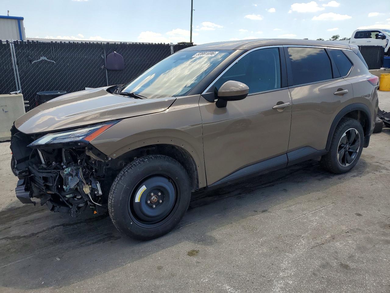 Salvage Nissan Rogue Image