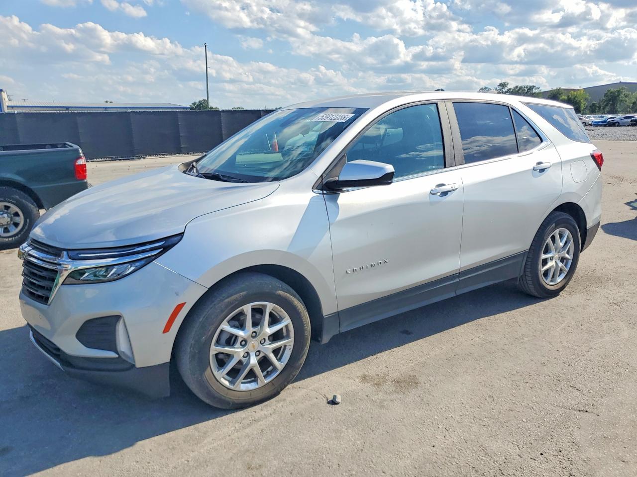 Salvage Chevrolet Equinox Image