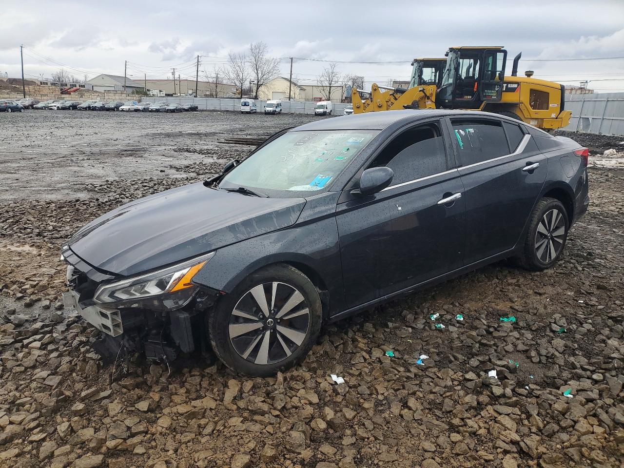 Salvage Nissan Altima Image