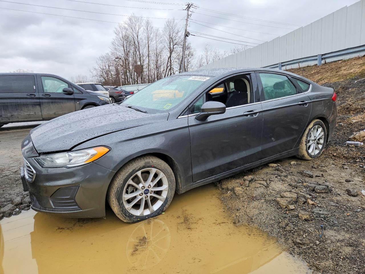 Salvage Ford Fusion Image