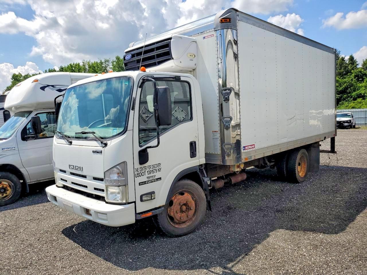 Salvage Isuzu Npr Image