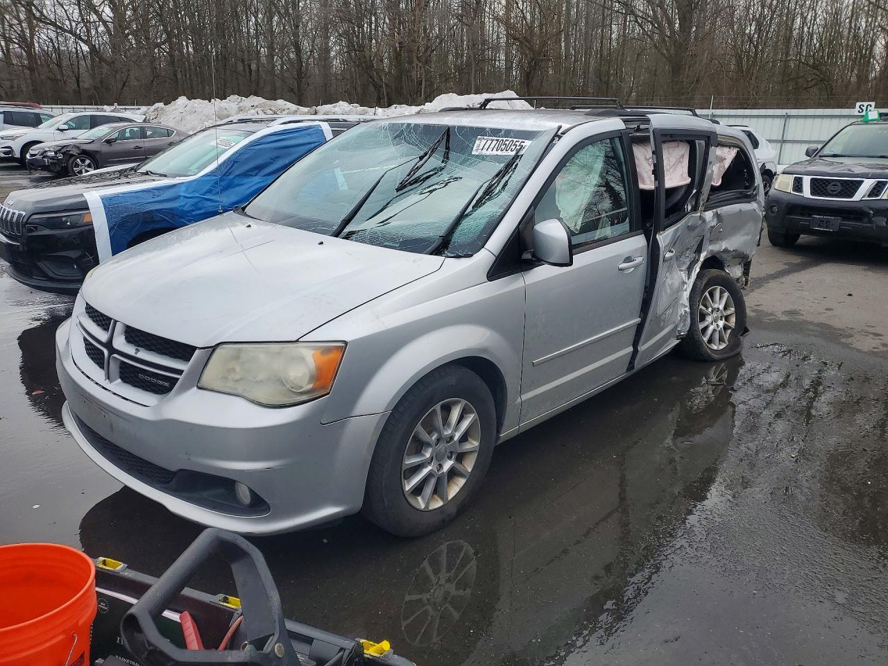 Salvage Dodge Caravan Image