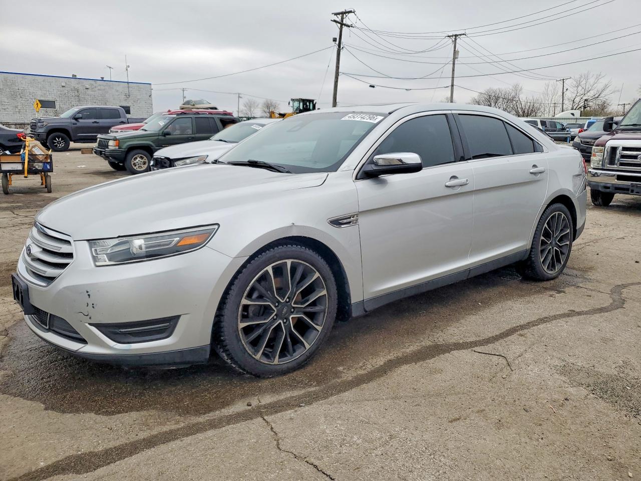 Salvage Ford Taurus Image