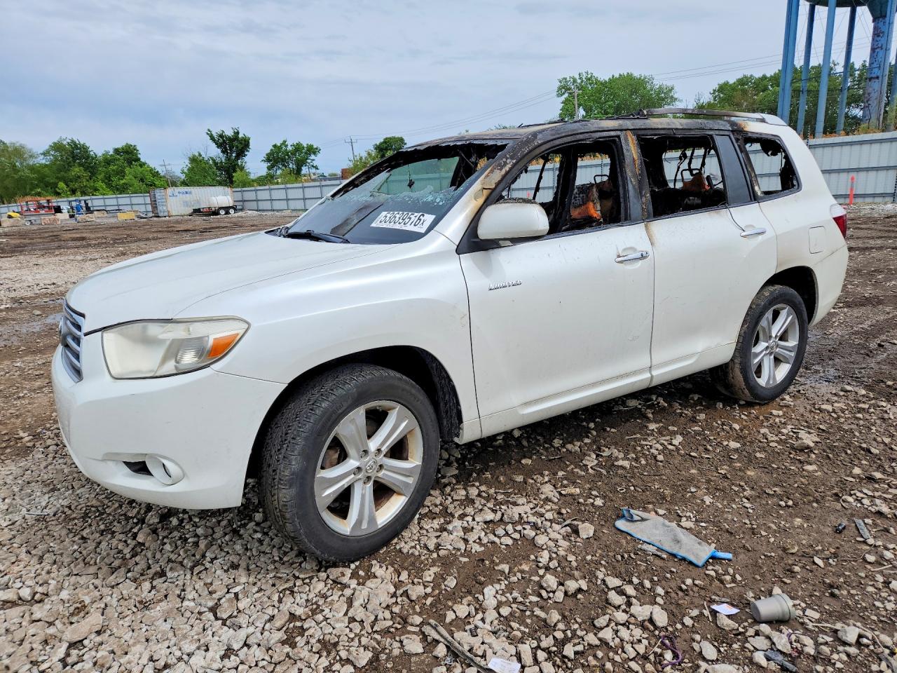 Salvage Toyota Highlander Image