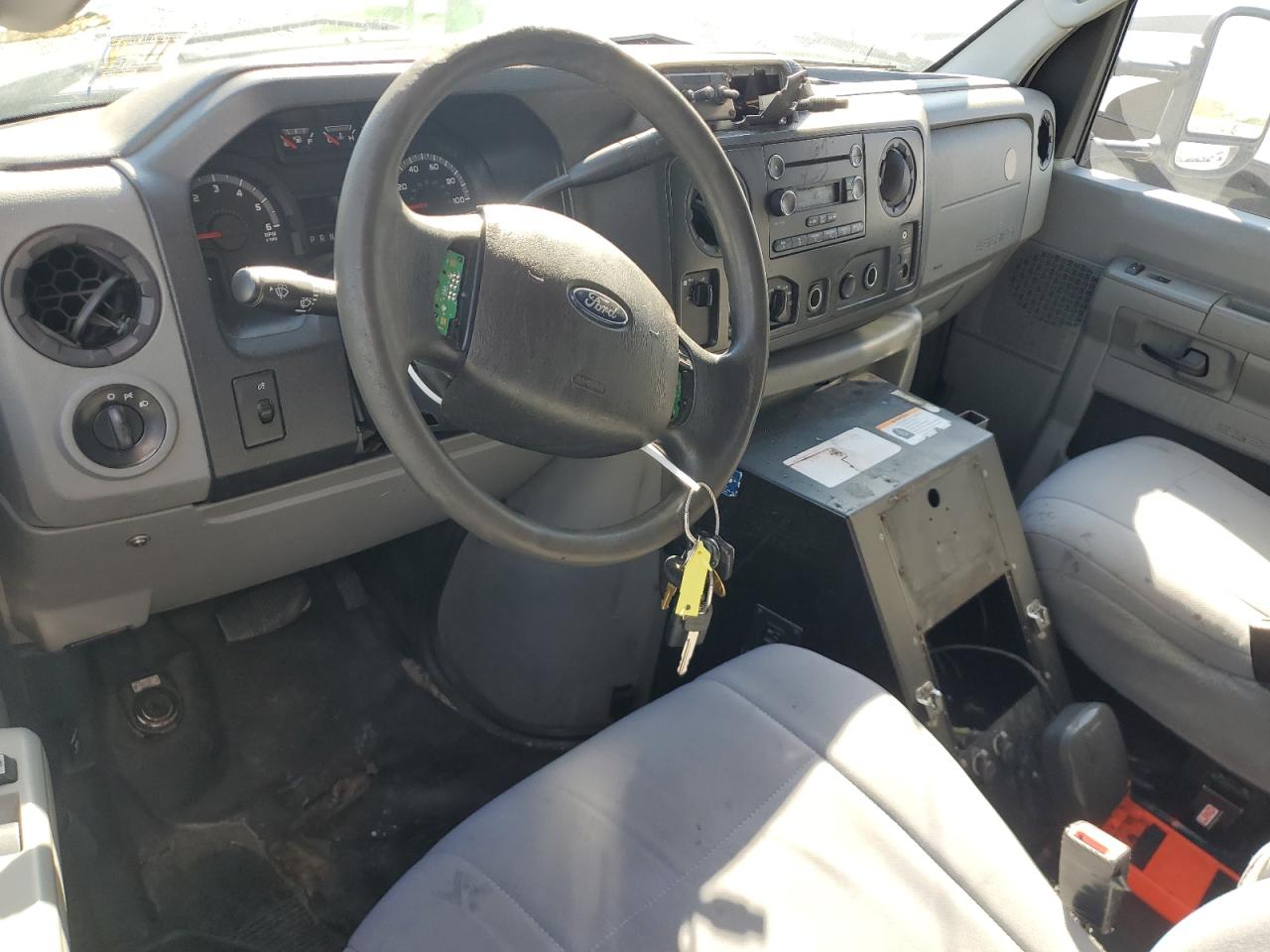 Ford Econoline E450 Super Duty Cutaway Van