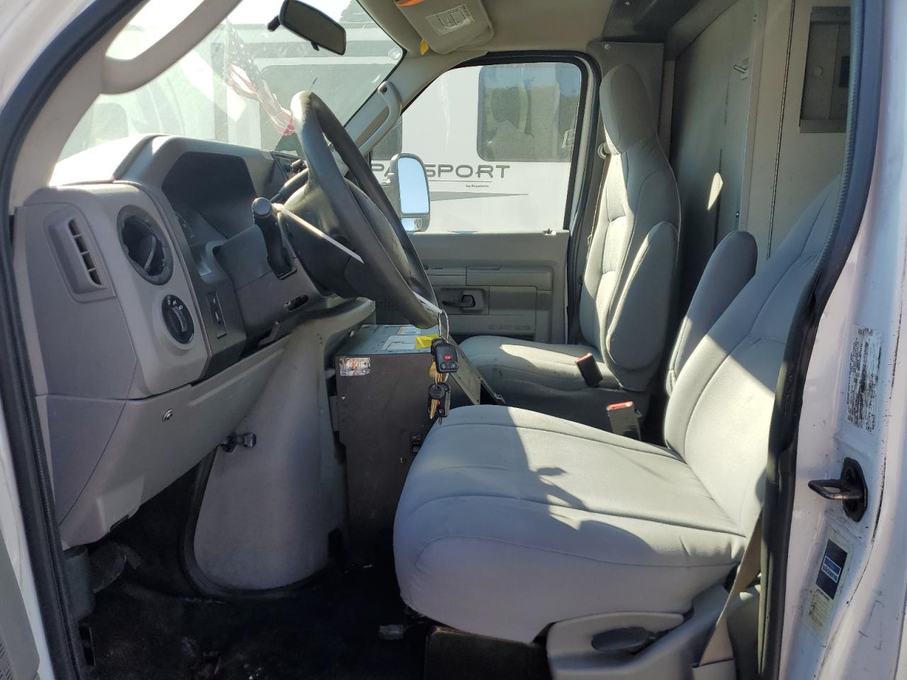 Ford Econoline E450 Super Duty Cutaway Van