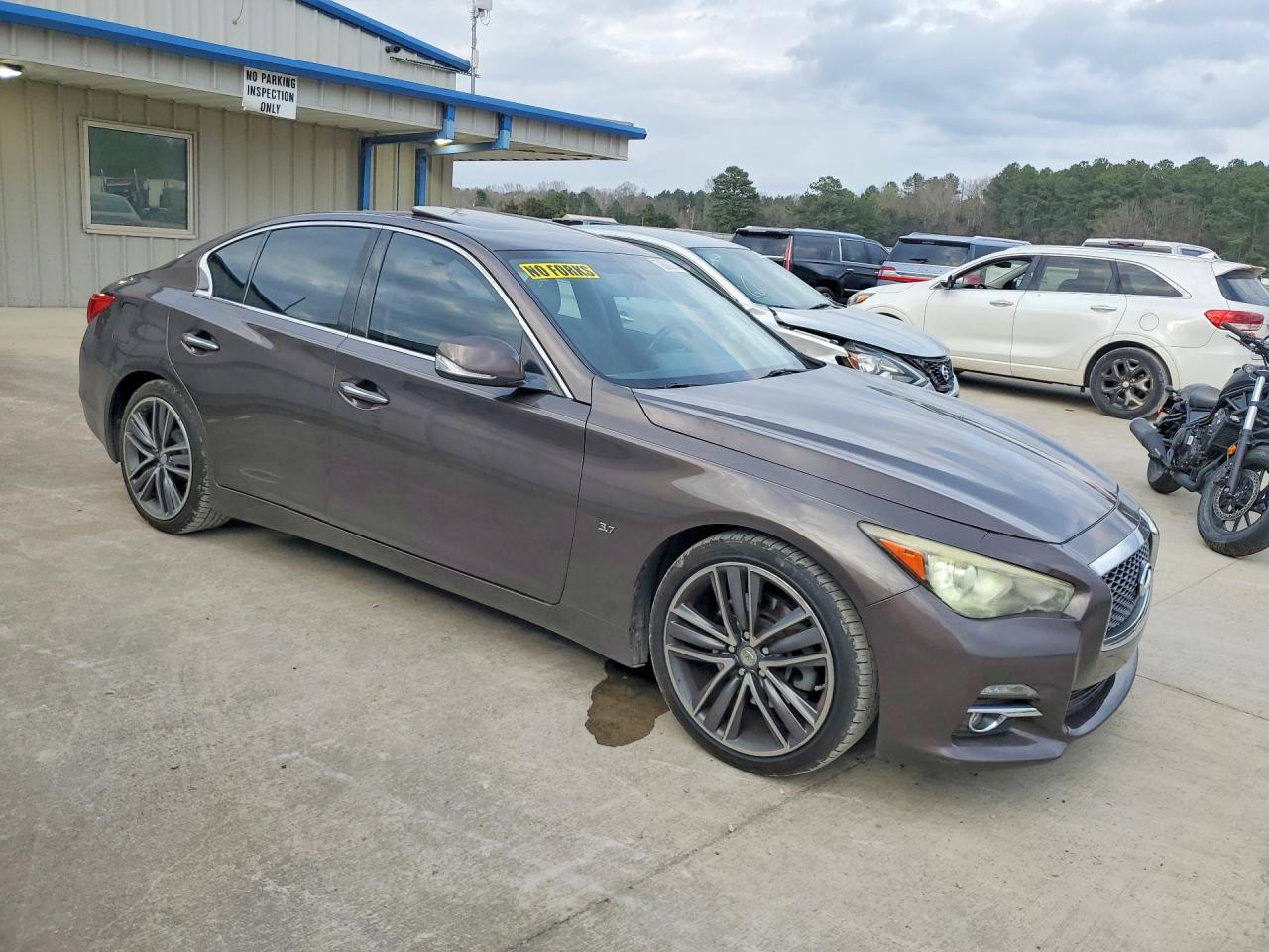 INFINITI Q50 Base