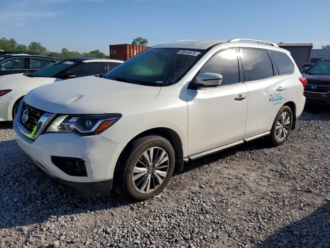 Salvage Nissan Pathfinder Image