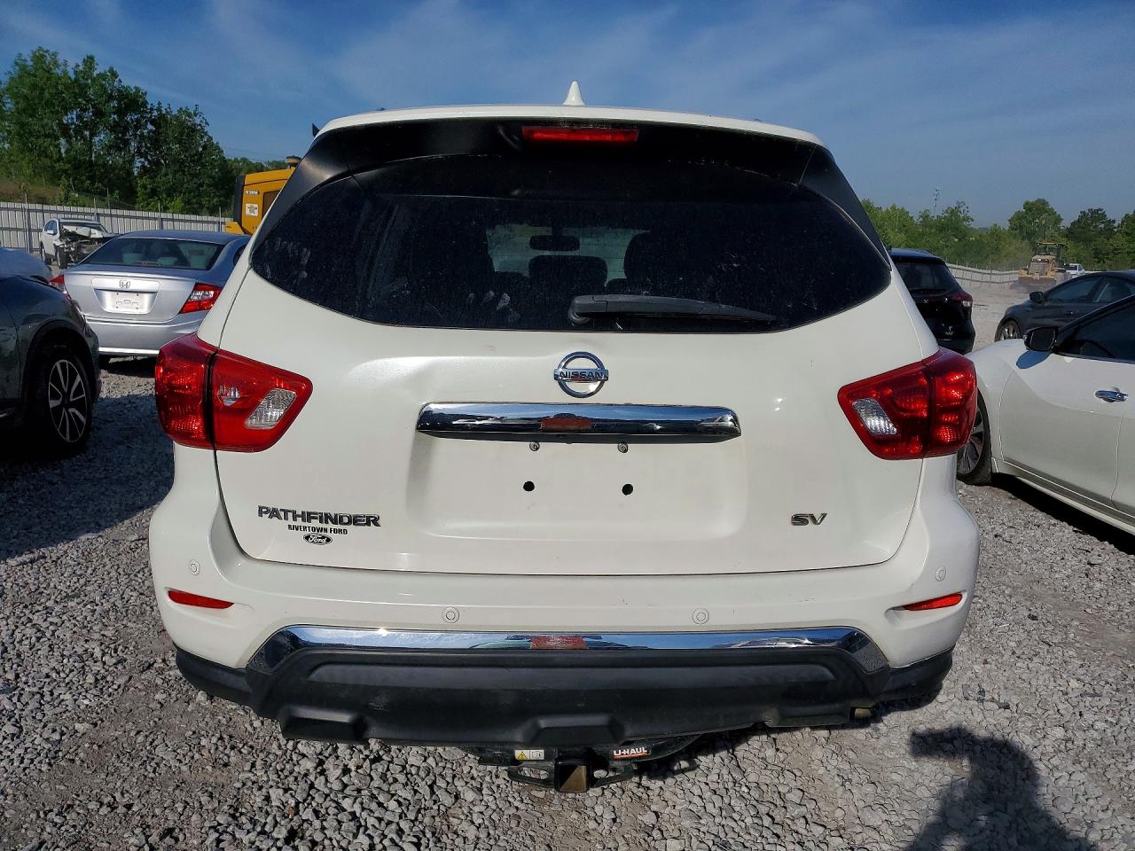 Nissan Pathfinder Sv