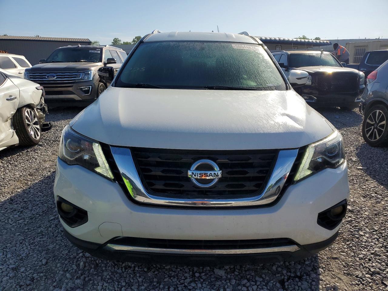 Nissan Pathfinder Sv