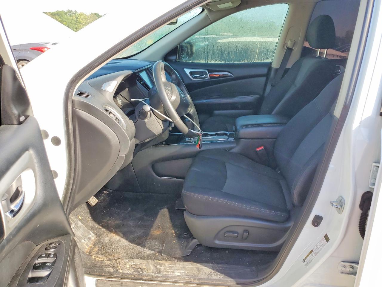 Nissan Pathfinder Sv